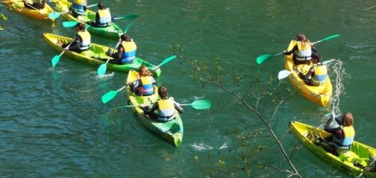 Descent in canoes